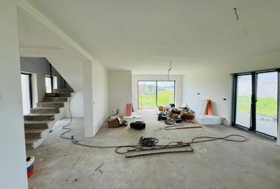 Casă cu 4 camere în Central