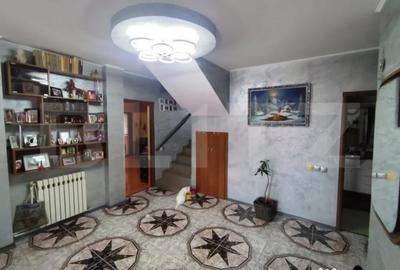 Casă cu 6 camere cu Canalizare în Central - 5