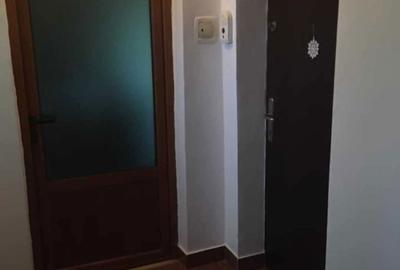 Apartament cu 3 camere semidecomandat în Baza 3 - 1