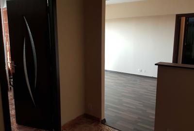 Apartament cu 2 camere semidecomandat în Rahova - 4