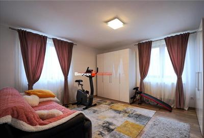 Casă cu 6 camere cu Teren 814 Mp în Sânmartin - 3