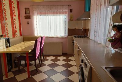 Casă cu 3 camere cu Teren 280 Mp în Răzvad - 1