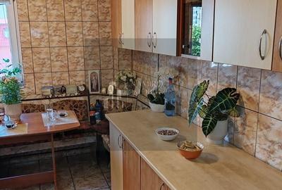 Apartament cu 3 camere decomandat, mobilat în 13 Septembrie - 7