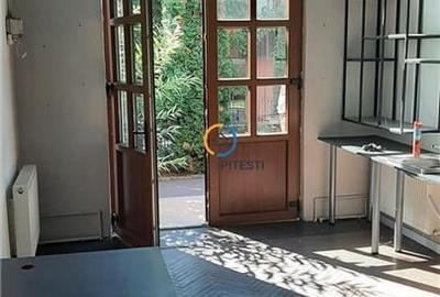 Spatiu la casa pretabil pentru activitati educationale, birou, zona centrala - 1