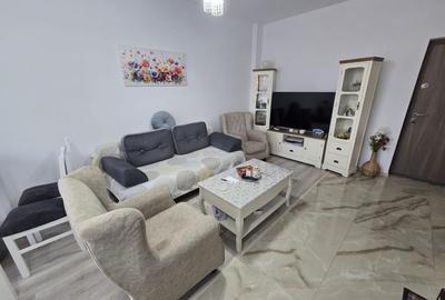 Apartament cu 3 camere decomandat, mobilat în Girocului