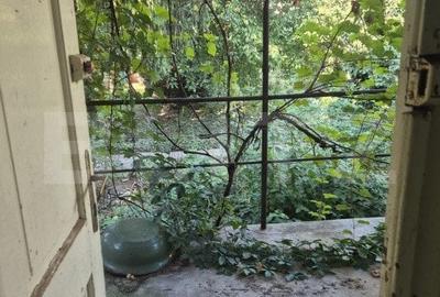 Casa, zona centrala, curte comuna - 4