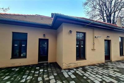 Casă cu 2 camere cu Canalizare în Central - 2