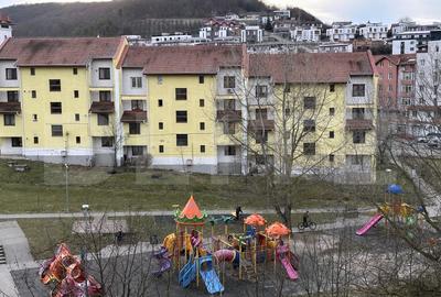 Apartament cu 4 camere decomandat, mobilat în Florești - 19