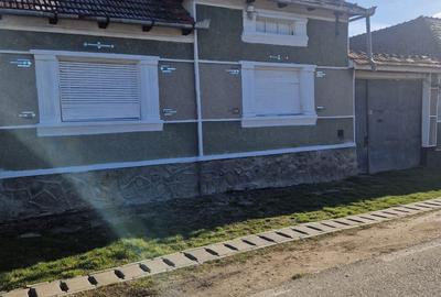 Casă cu 4 camere în Husasău de Tinca