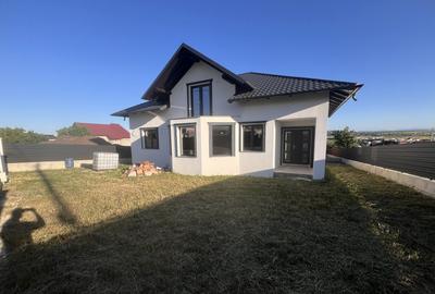 Casa Scheia, Suceava, pe strada buna vestire