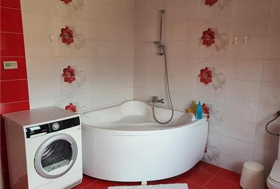 Casă cu 7 camere cu Teren 415 Mp în Găneasa - 1