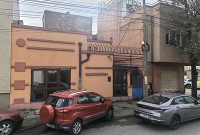 Casă situată Ultracentral având destinația de spatiu comercial cu 3 accese - 2