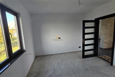 Casă cu Teren 600 Mp în Mitocu Dragomirnei - 7