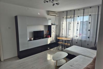 Apartament cu 3 camere semidecomandat în Cetății
