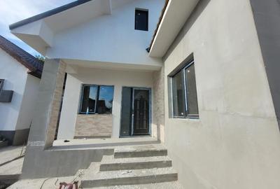 Casă individuală cu 4 camere cu Teren 200 Mp în Est - 2