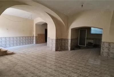 Spatiu comercial 100mp pe Bulevardul Revolutiei langa Primarie - 6