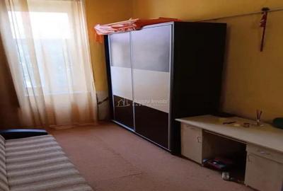 2 cam - la curte comuna - 4