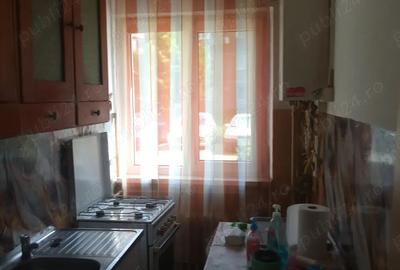 Inchiriez apartament doua camere,parter micro 1 - 4