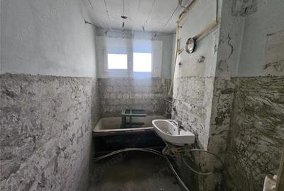 Apartament cu 2 camere semidecomandat în Micro I - 1