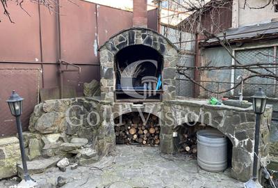 Casă cu 4 camere în Central - 2