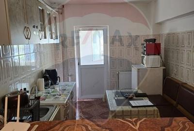 Apartament cu 3 camere de vanzare in zona Central - 3