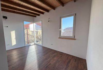 Casă cu 4 camere cu Canalizare în Central - 4