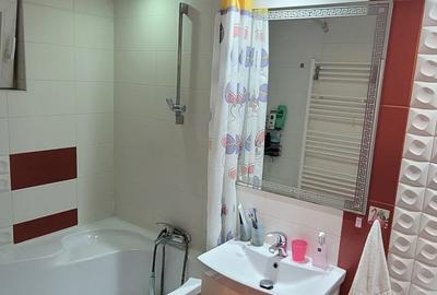 Apartament cu 3 camere decomandat, mobilat în CET - 16