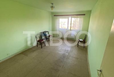 Apartament de vanzare 2 camere cu vedere la munte etaj 4 Vasile Aaron - 2