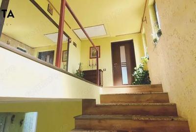 Casă cu 5 camere cu Teren 733 Mp în Luna - 30