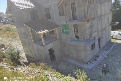 Casă cu 4 camere în Central - 2