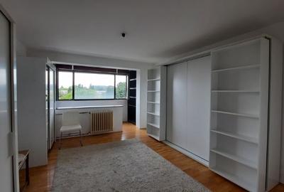 Apartament cu 1 camere decomandat în Pajura