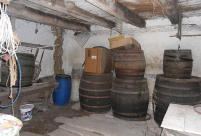 Casa/ gospodarie  saseasca in sat Bunesti, judet Brasov. Pe drumul spre VISCRI. - 13