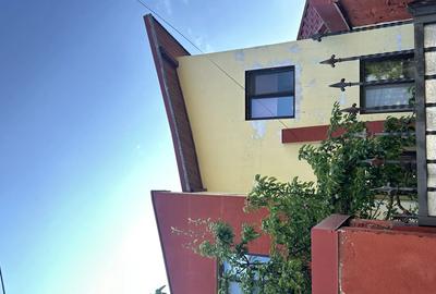 Casă cu 7 camere cu Teren 650 Mp în Brănești - 2