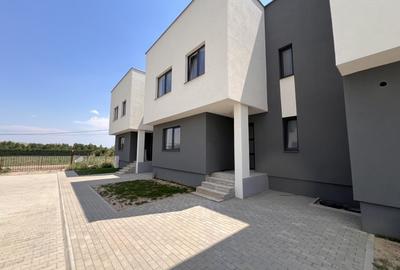 Casă cu 4 camere cu Teren 200 Mp în Micești