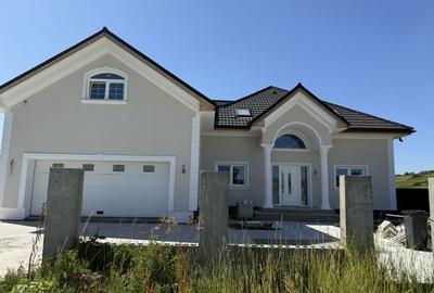 Casă cu 4 camere în Manolești - 1