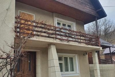 Casă individuală cu 5 camere cu Garaj în Bran - 3