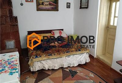 Casă cu 4 camere decomandat în Scurtești - 10