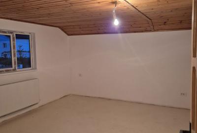Casă cu 4 camere în Lăbușești - 2