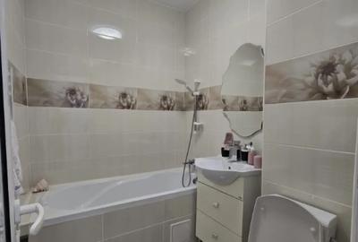 Apartament cu 3 camere semidecomandat în Calea Galați