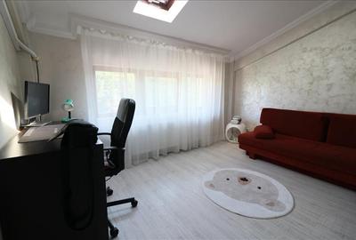 Apartament cu 3 camere decomandat, mobilat în Nicolina - 11