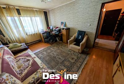 4 camere decomandat - 2 bai cu geam - centrala termica - simplu - la strada, CUG - 2