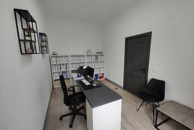 Spațiu comercial, de 54 mp, în Central - 4