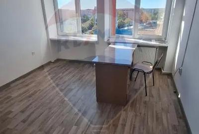 Spațiu comercial, de 10 mp, în Central - 4