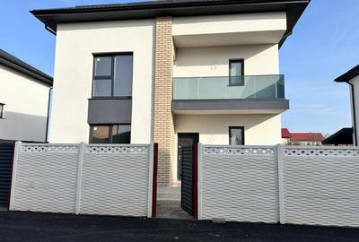 Casă individuală cu 4 camere cu Canalizare în Central - 1