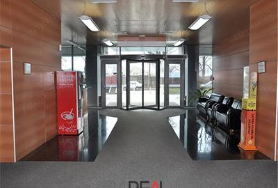 Spațiu comercial, în Titan - 1
