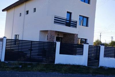 Casă cu 4 camere cu Teren 260 Mp în Central - 10
