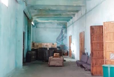 Spațiu industrial, de 3,000 mp, în Central - 3