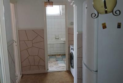 Apartament cu 3 camere decomandat în CET - 8
