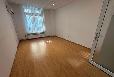 Spațiu comercial, de 18 mp, în Central - 2