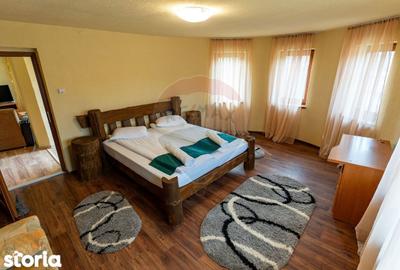 Casă cu 3 camere cu Teren 2497 Mp în Central - 6